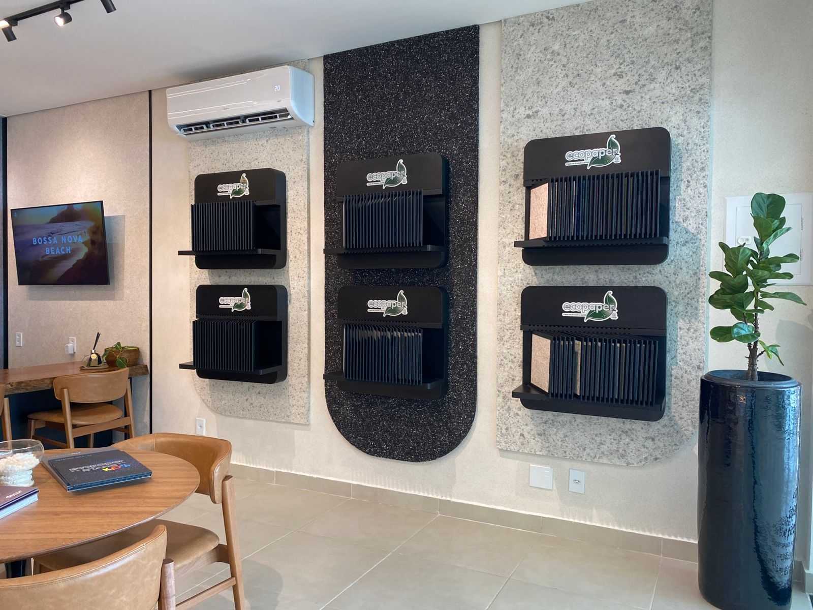 Loja Ecodecor ambientada com espaço de atendimento